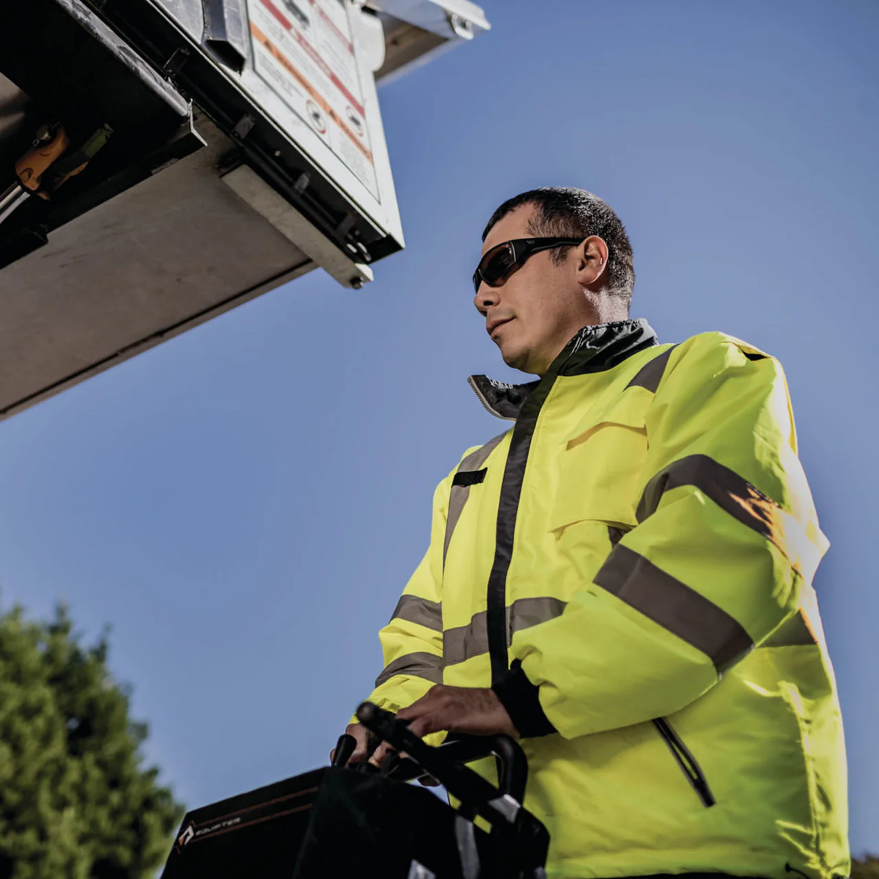 Pyramex RJR34 Type R Class 3 Hi-Vis 4-in-1 Jacket, Hi-Vis Lime Green - Image 9